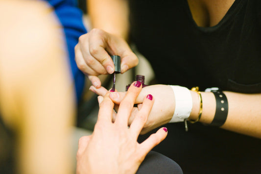why do gel nails burn under uv light